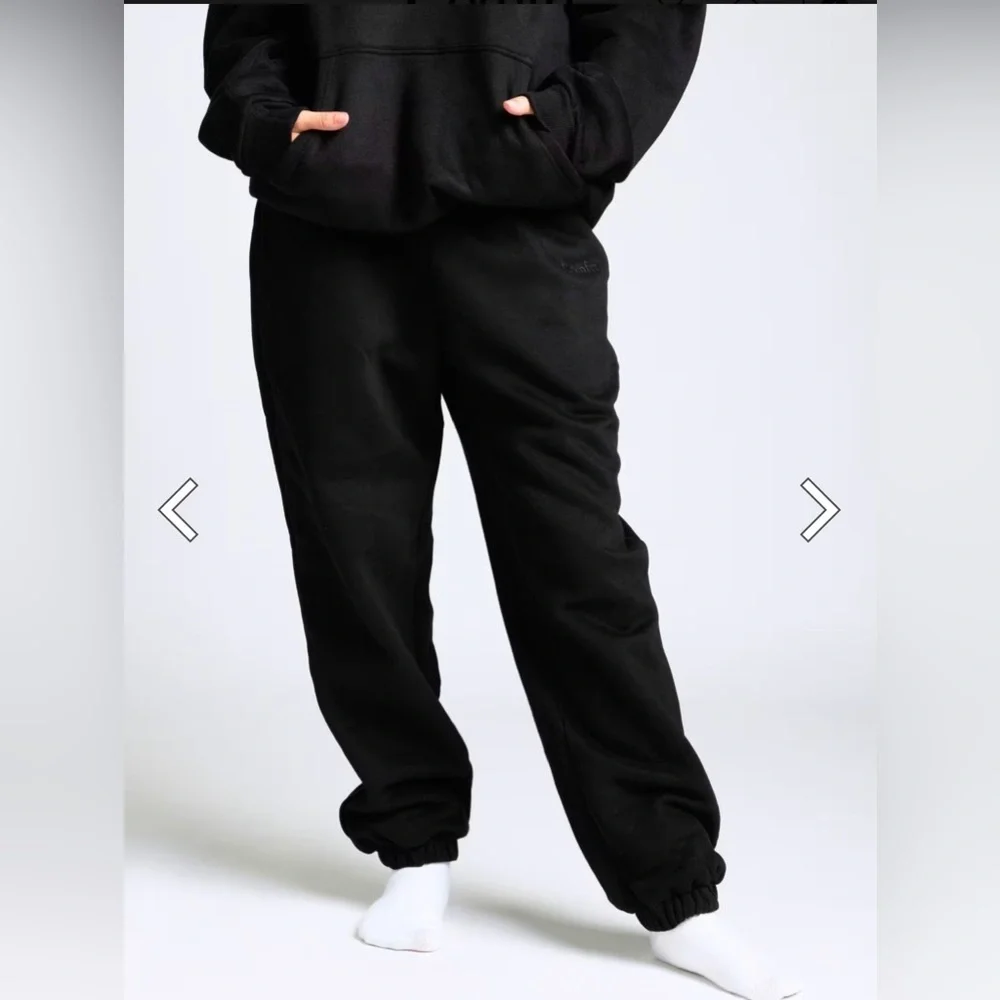 COMFRT Signature Sweatpants in Onyx Black Size Large Gorpcore Fleece Lounge